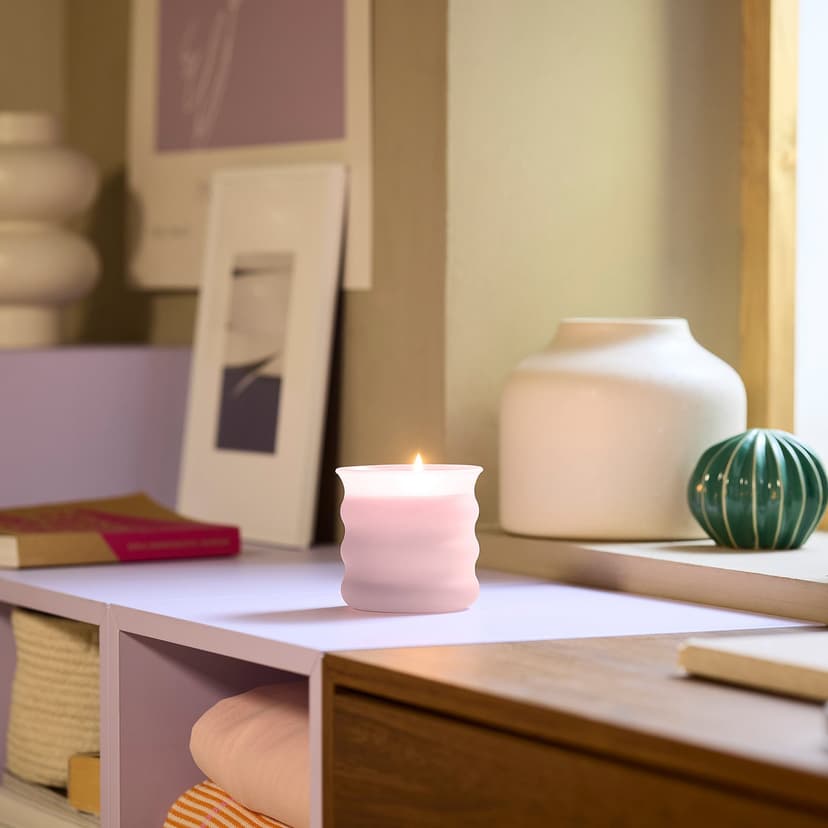 JUVELTRAST — Świeca zapachowa w szkle, czerwone owoce jagodowe różowy,