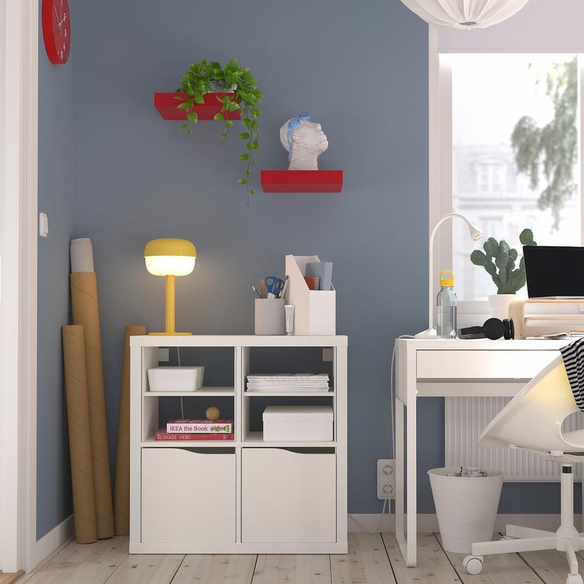 KALLAX — стеллаж, с 2 дверями с 2 вставками-полками/волнистый белый, 77x77 см