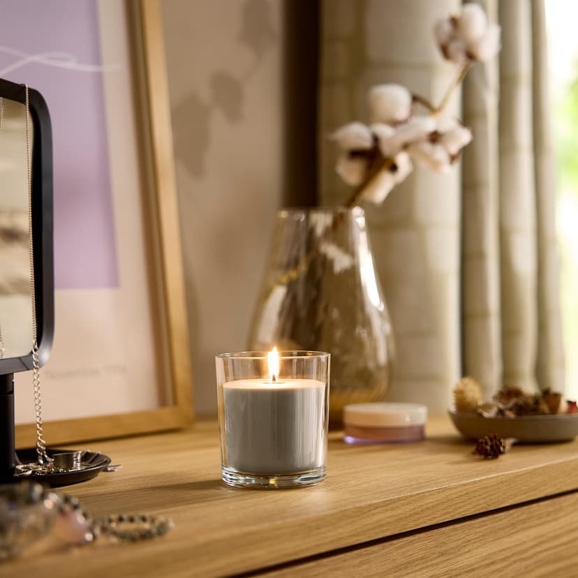 LOTSFÅGEL — Świeca zapachowa w szkle, drzewo sandałowe & paczula brązowy,