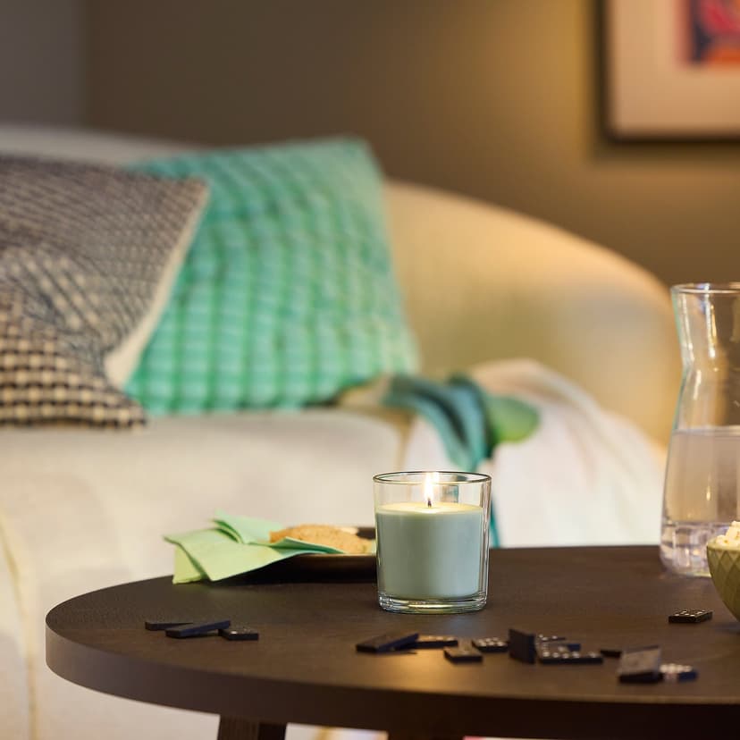 LOTSFÅGEL — Świeca zapachowa w szkle, Jabłko jasnozielony,