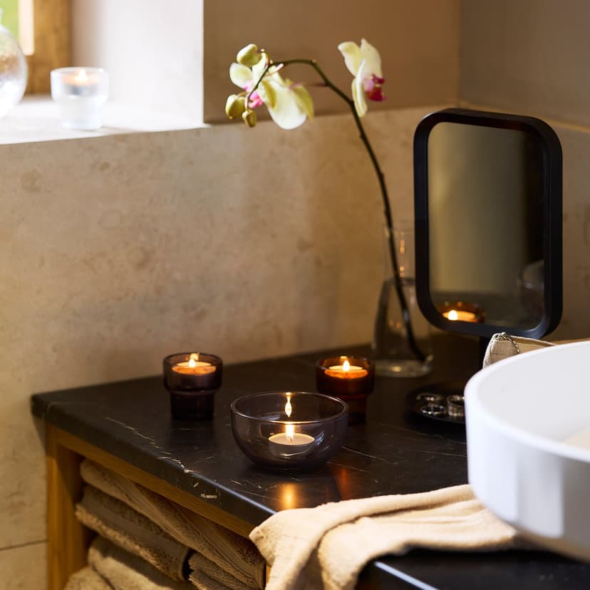 LOTSFÅGEL — Świeczka pachnąca, drzewo sandałowe & paczula brązowy,