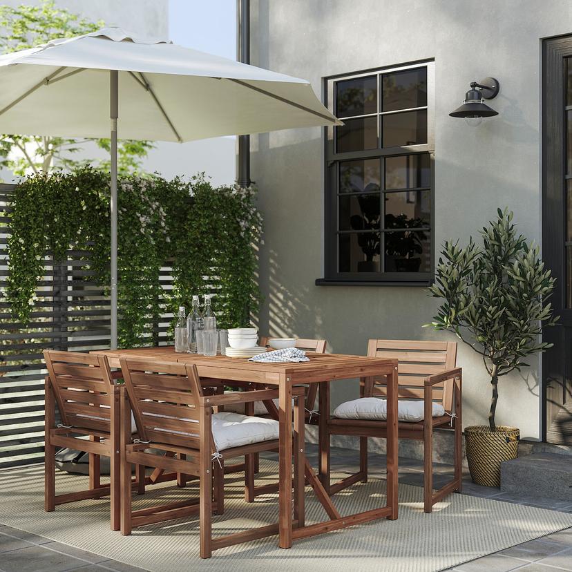 NÄMMARÖ — Стол + 4 стула с подлокотниками, для улицы, светло-коричневая морилка/светло-серо-бежевый цвет Kuddarna