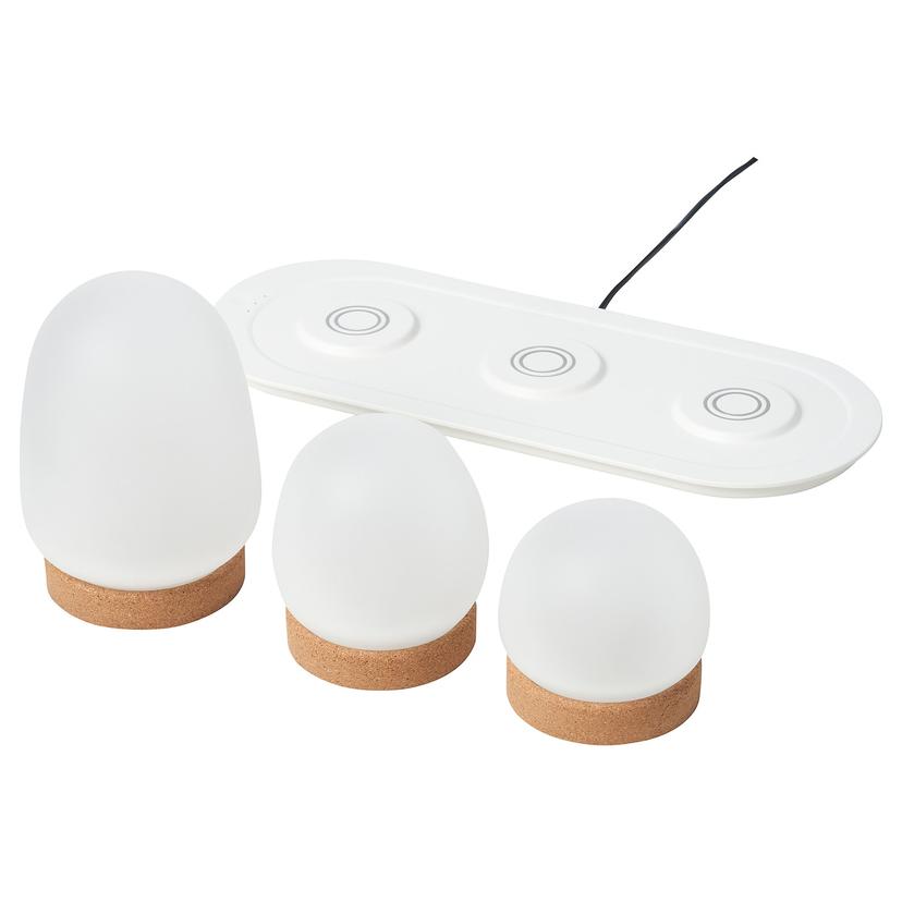 PRAKTSPIREA — Набор из 4 декоративных светодиодных светильников с зарядной площадкой.