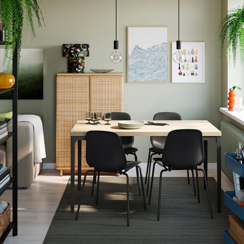 SKÅLSTA — Стол и 4 стула, имитация дуба, прямые, черно-серый/черный пластик, металлическая труба/черно-серый