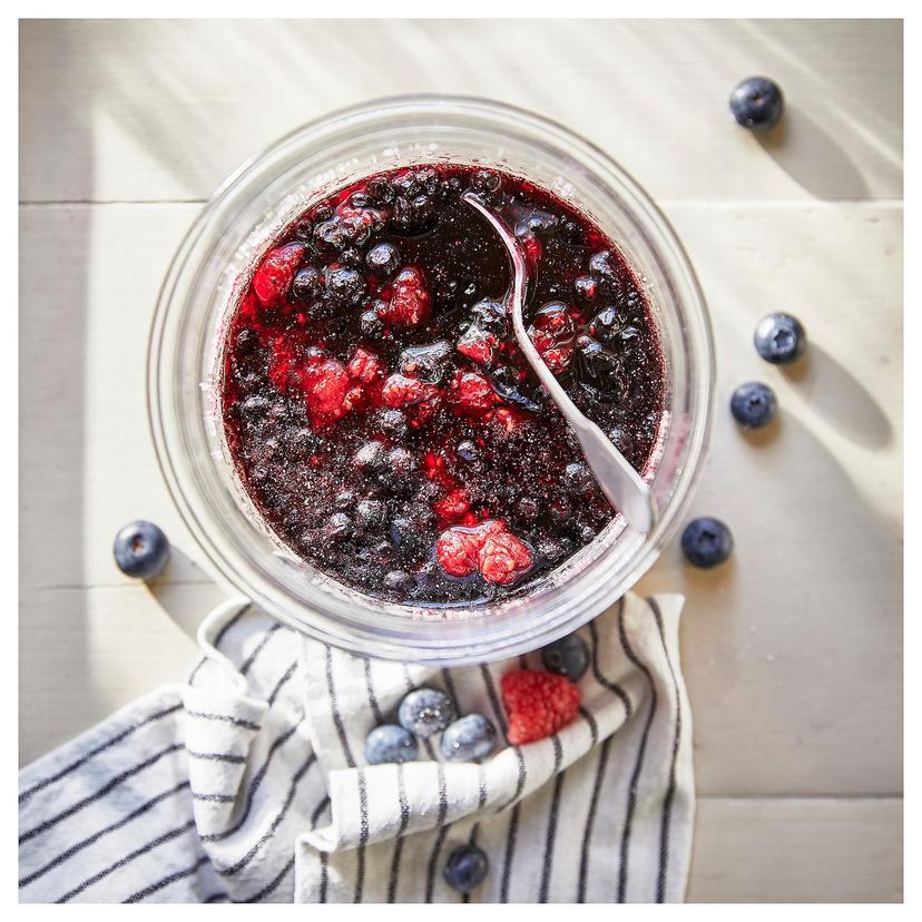 STÖRTSKÖN — Ароматическая свеча в керамическом контейнере, ягоды/черный