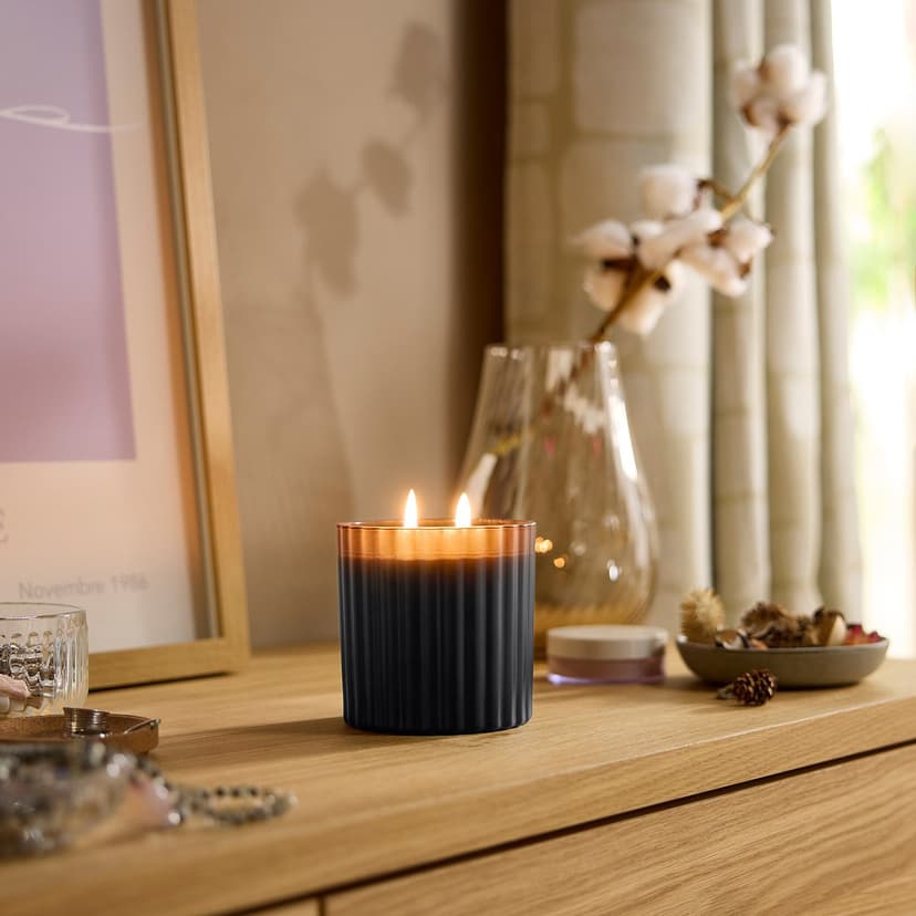 TOFSTÄRNA — Świeca zapachowa w szkle, 2 knoty, drzewo sandałowe & paczula czarny,