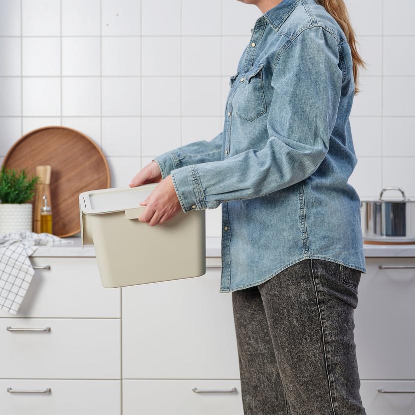 TRÖSKNING — Kosz plastikowy z pokrywką, jasnobeżowy,