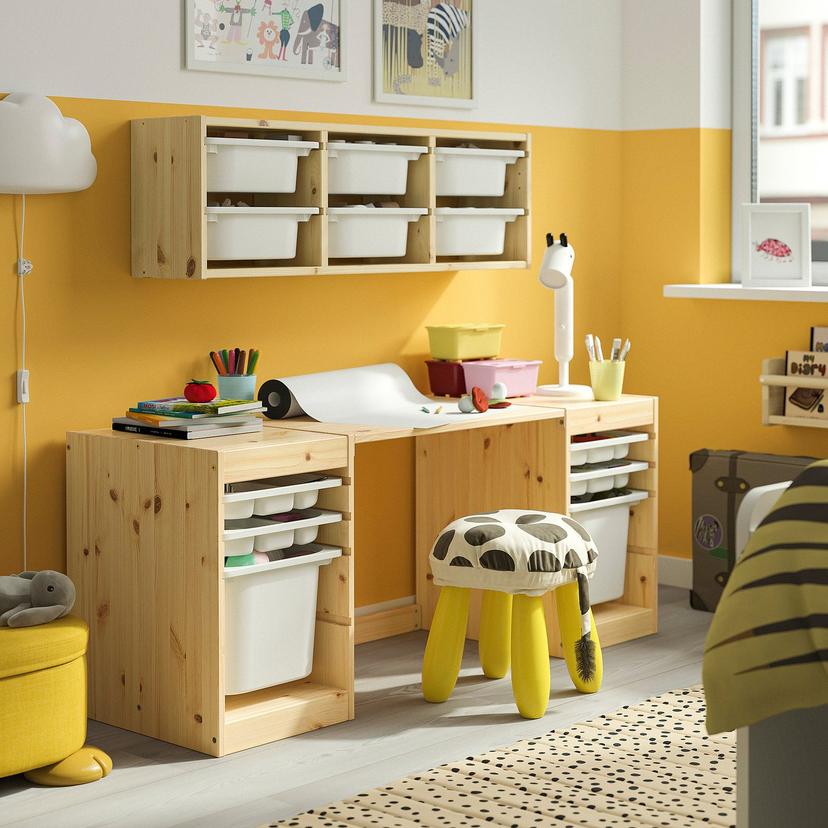 TROFAST — Biurko z pojemnika/tacami z przegr, jasna sosna bejcowana na biało/biały,